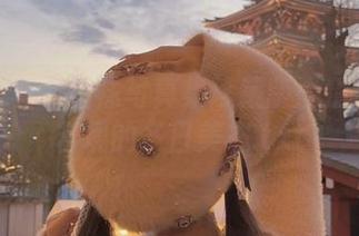 神乐坂真冬丝袜写真集珍藏版：精选若隐若现的冬日美态.txt