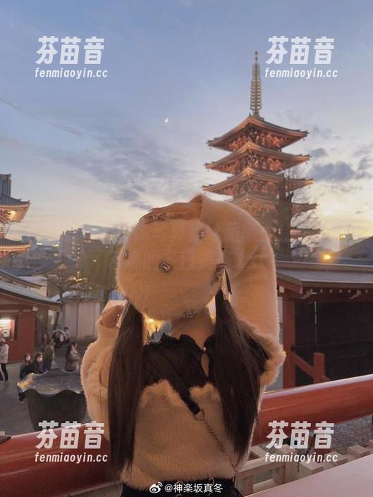 神乐坂真冬 神乐坂真冬丝袜写真集珍藏版:精选若隐若现的冬日美态.txt