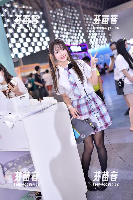 神楽坂真冬学姐魅力大揭秘：汇聚心动作品的图库等你来浏览！.txt