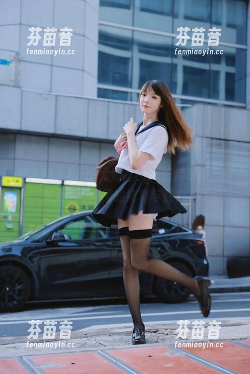 秀人网 - Egg-尤妮丝Egg短裙写真，释放无圣光原图的纯真与魅力.txt