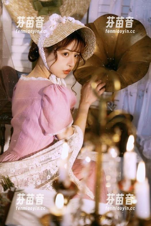 秀人网 - laura阿姣独家裤里丝写真合集，让你感受到别样的时尚与优雅.txt
