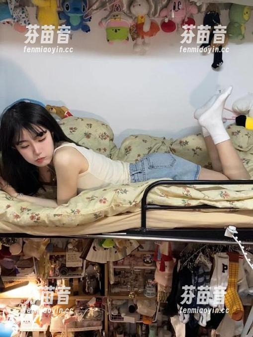 秀人网 - 最新图册：丹妮Danny空姐用镜头捕捉空中的每一份美好，心动瞬间尽在其中！.txt