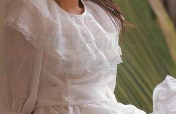 秀人网 – 与优琪琪子yuki一起漫游：少女图册原图展现真实美丽的瞬间.txt