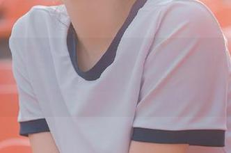 秀人网 – 双笙Alina天台的定制写真，图片传递灵感与美好生活的意味.txt
