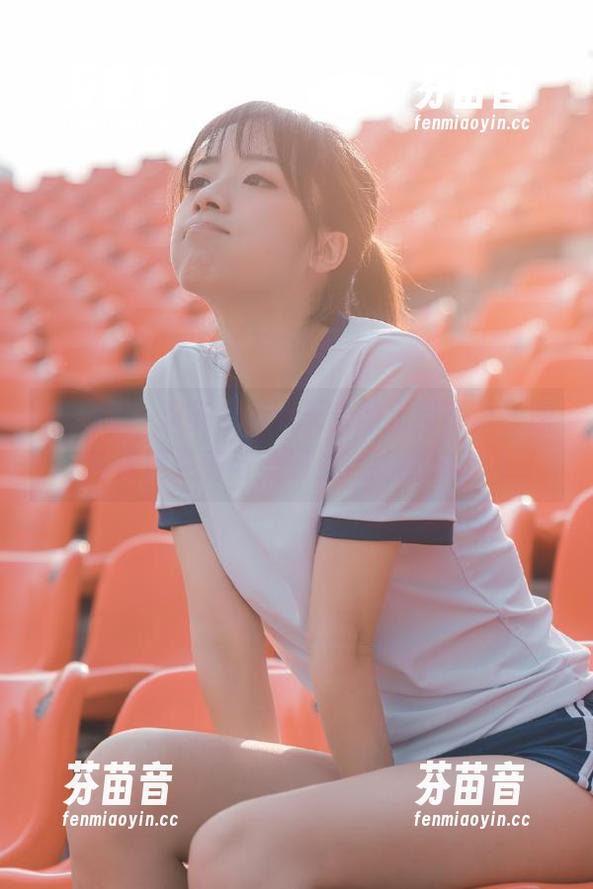 秀人网 - 双笙Alina天台的定制写真，图片传递灵感与美好生活的意味.txt