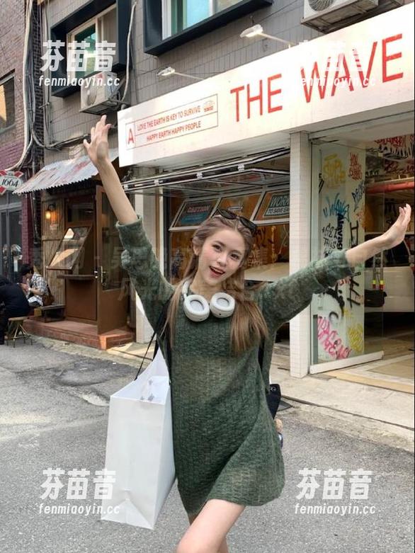 秀人网 - 吴思晚高清写真集：棉袜与自然风光的完美结合.txt