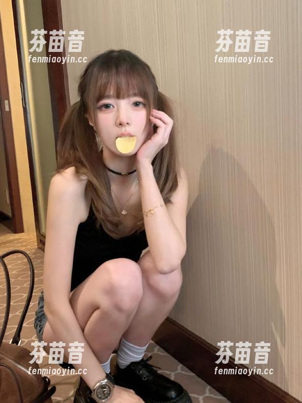 秀人网 - 免费享受周井空的夏天作品：网盘专属下载，让你爱上这个季节！.txt