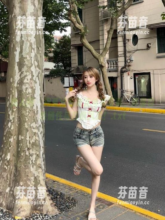 秀人网 - 周慕汐私拍连体衣写真，尽显自然随性与自信风采！.txt