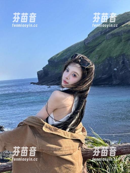 秀人网 - 唐翩翩制服写真，等待你来观看这场视觉盛宴的精彩瞬间！.txt