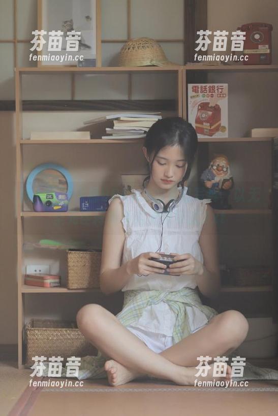 秀人网 - 大橘BBKira的夏日写真，以无圣光诠释青春的无限可能.txt