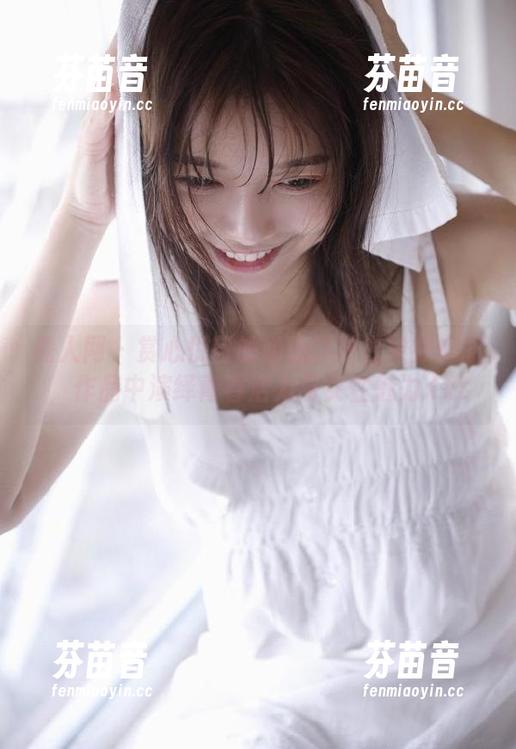 秀人网 - 赏心悦目的奶油妹妹白衬衫套图，作品中演绎青春活力与女性魅力.txt