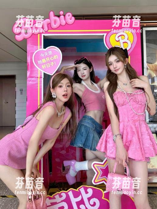 秀人网 - “娜露selena温柔”全套图集：假装温柔，不过是我想笑的另一种方式.txt