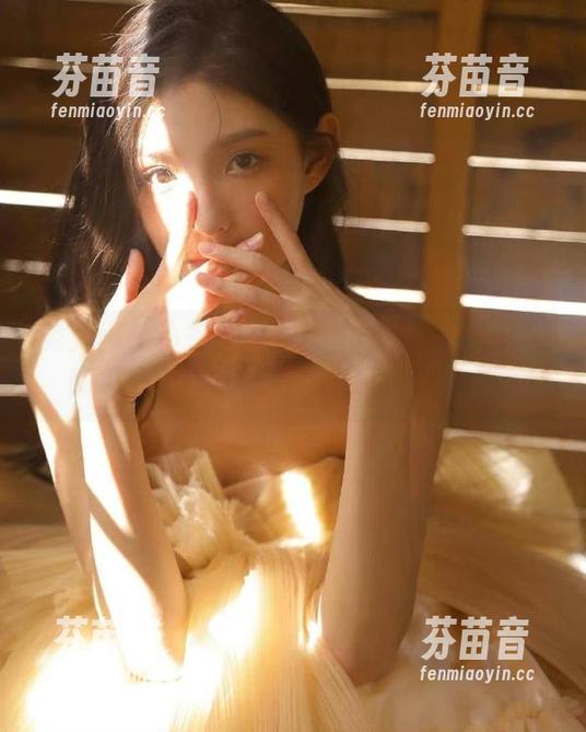 秀人网 - 小茶茶tea万圣节美图图集：从南瓜到女巫，风格百变乐趣多！.txt