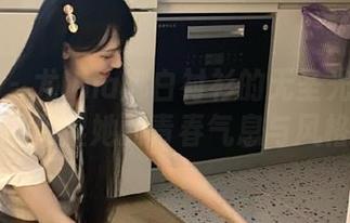 秀人网 – 尤Una娜白衬衫的无圣光魅力：图集中尽显她的青春气息与风格.txt