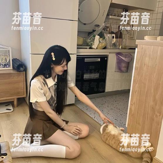 秀人网 - 尤Una娜白衬衫的无圣光魅力：图集中尽显她的青春气息与风格.txt