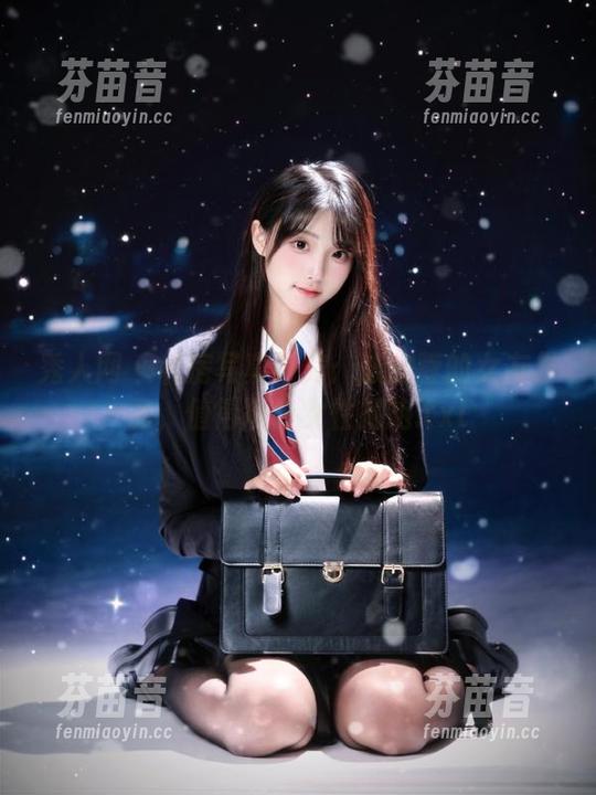 秀人网-张庭蓉 秀人网 - 私房写真新宠:张庭蓉的女友作品,值得每个女性拥抱.txt