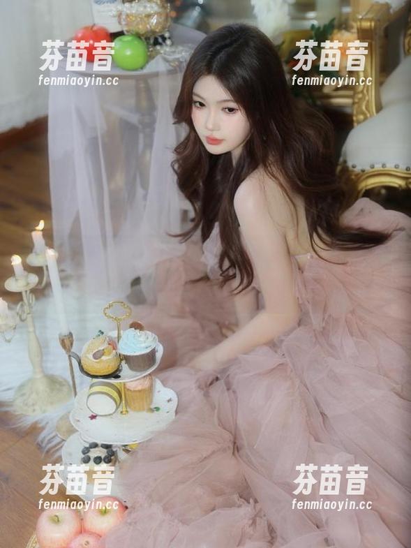 秀人网 - 张文妍MuLA独家圣诞福利原图，带你感受满满的节日气氛！.txt