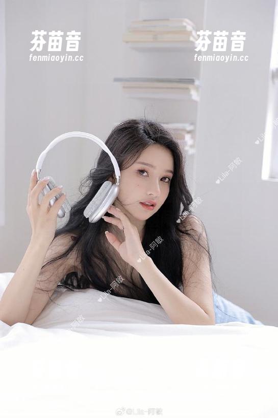 秀人网-抖娘利世 秀人网 - 无圣光的艺术,抖娘利世天台写真图包记录独特的瞬间与故事.txt