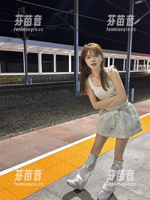 秀人网 - 樱桃小阑子的夏天回忆，网盘下载助你重温优雅时光！.txt