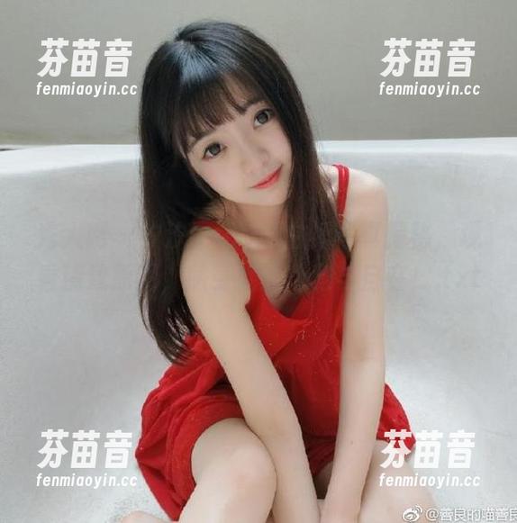 秀人网 - 汐汐baby的白裙写真揭秘，观看精致原图，感受她的优雅与自在！.txt