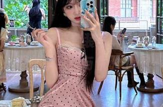 秀人网 – 灿宝经典套装写真合集，免费下载共享时尚与优雅.txt