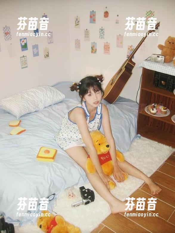 秀人网 - 王曼柔独家分享：美腿写真作品，打破视觉习惯.txt