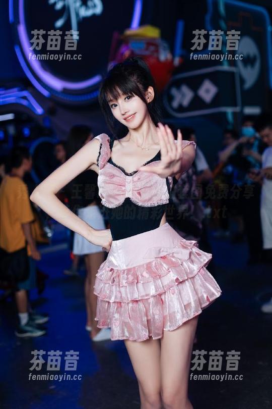 秀人网 - 王馨瑶Yanni自拍套图免费分享，带你走进她的精彩世界！.txt