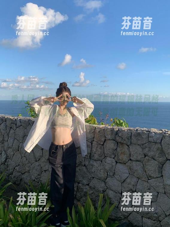 秀人网 - 打破常规的瑶啊摇的瑶棉袜风格：免费下载图集，共同感受创意的无限可能.txt