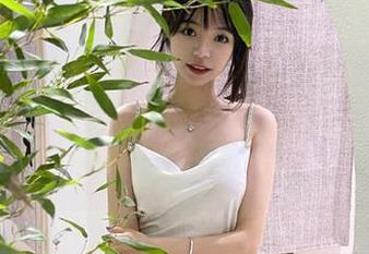 秀人网 – 私语baby泳池：水的魅力与摄影视角的结合，别致写真图册展现现代美感.txt