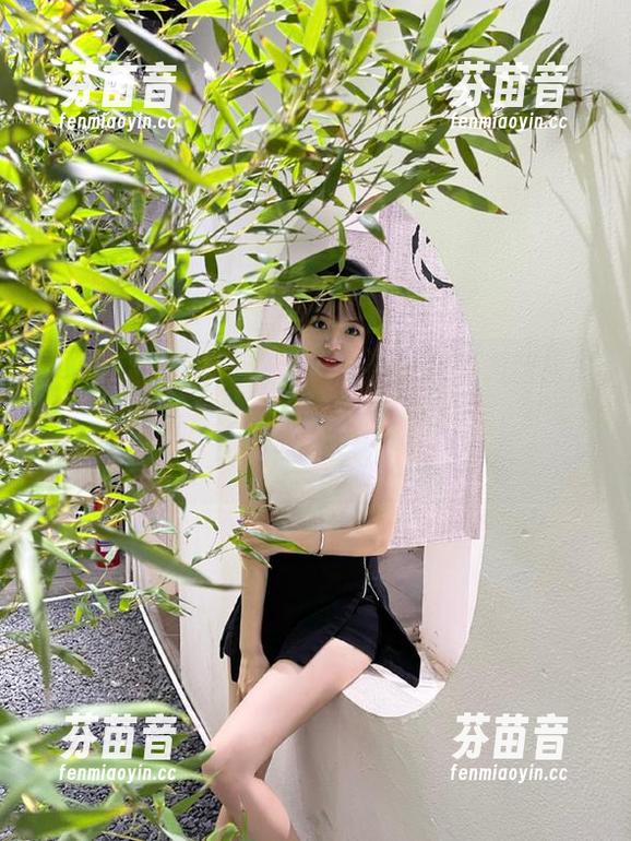 秀人网 - 私语baby泳池：水的魅力与摄影视角的结合，别致写真图册展现现代美感.txt