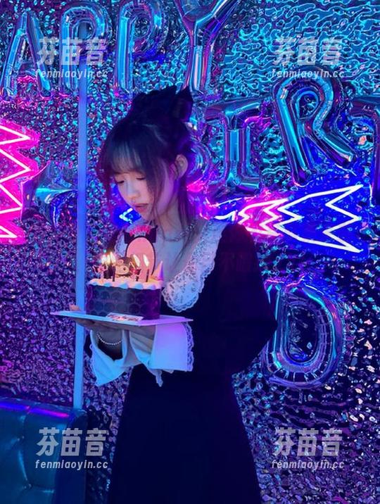 秀人网 - 美七mia开叉连体衣写真集来袭，原图细节让你目不暇接.txt