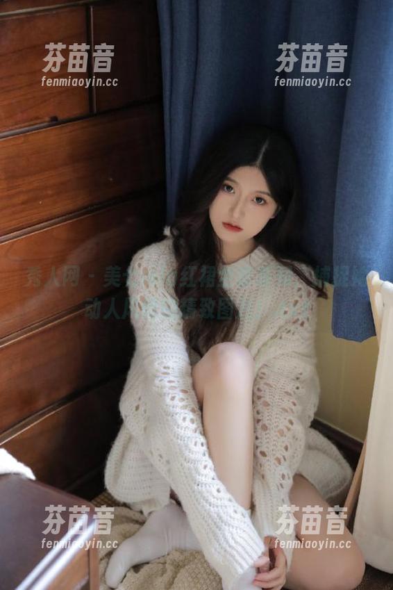 秀人网 - 美七mia红裙全套系列，捕捉她动人风情的精致图片！.txt
