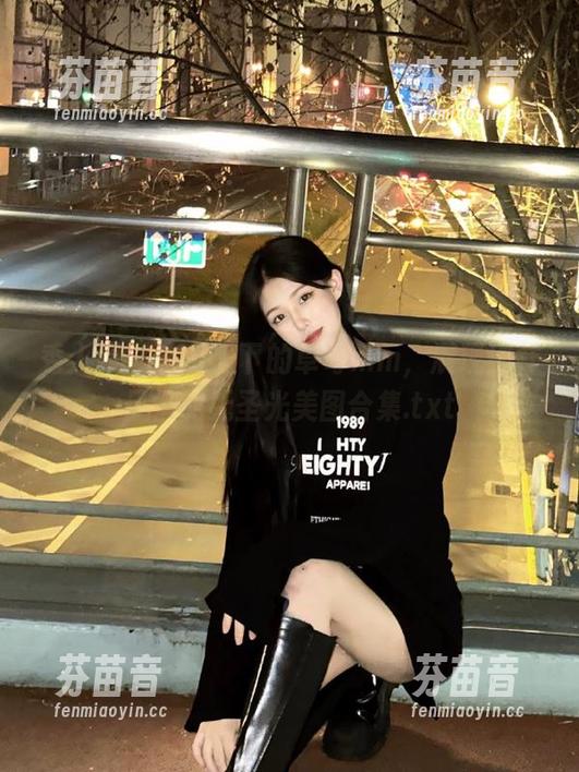 秀人网 - 水手服下的草莓mm，展现别样风情的无圣光美图合集.txt