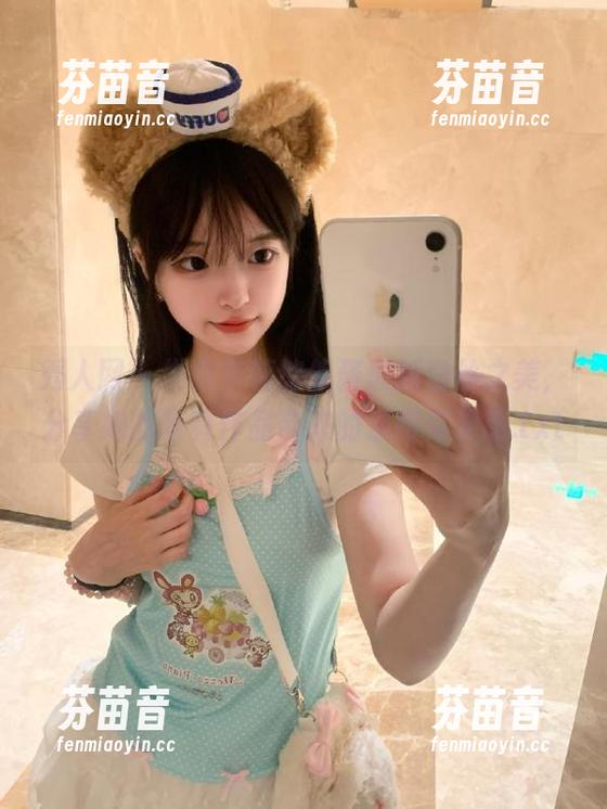 秀人网 - 发现萝莉悠悠酱最新白丝之美，分享她的写真作品带来的温暖与灵感.txt