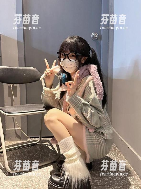 秀人网 - 高清图包：豆瓣酱的夏天瞬间，晒出你绝对想要的清新与欢乐，不信来看看！.txt