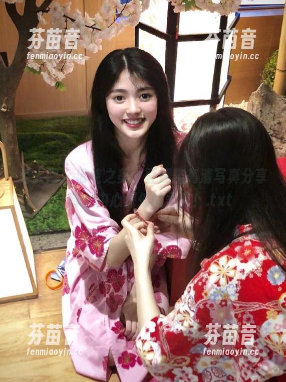 秀人网 - 清纯之美，豆瓣酱高清写真分享，释放内心深处的柔软！.txt