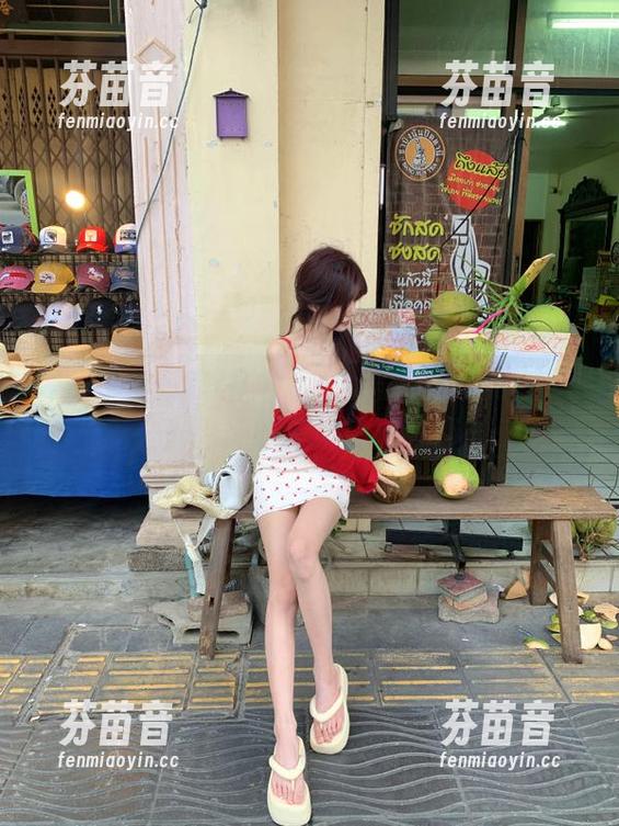 秀人网 - 软软Roro甜心写真魅力四射，无圣光为她的美增添神秘感.txt