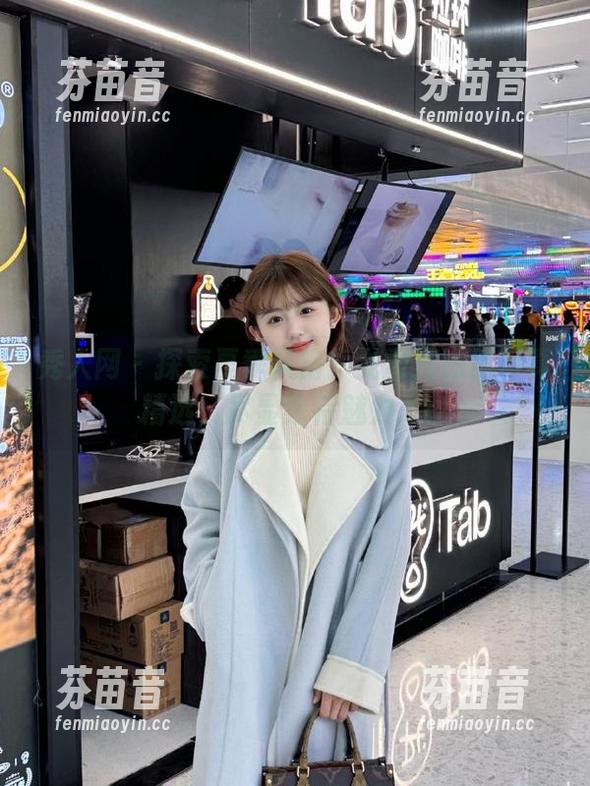 秀人网 - 探索夏季风格：龙雪儿短裤写真精选，尽显独特魅力.txt