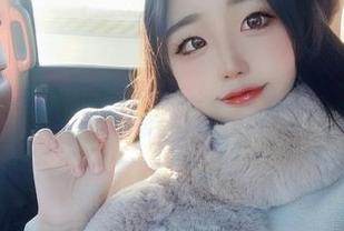 穆零Mu0专属内衣写真作品集：每张照片都是对女性魅力的深刻诠释.txt