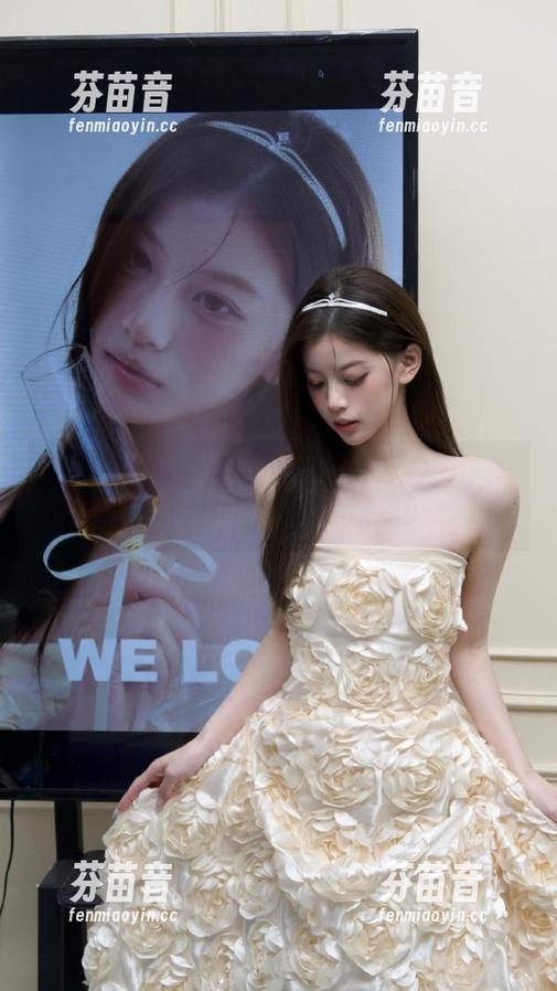 紧急企划 - 妹妹的全套写真图集，小婕亲自呈现，超萌内容等你来看！.txt