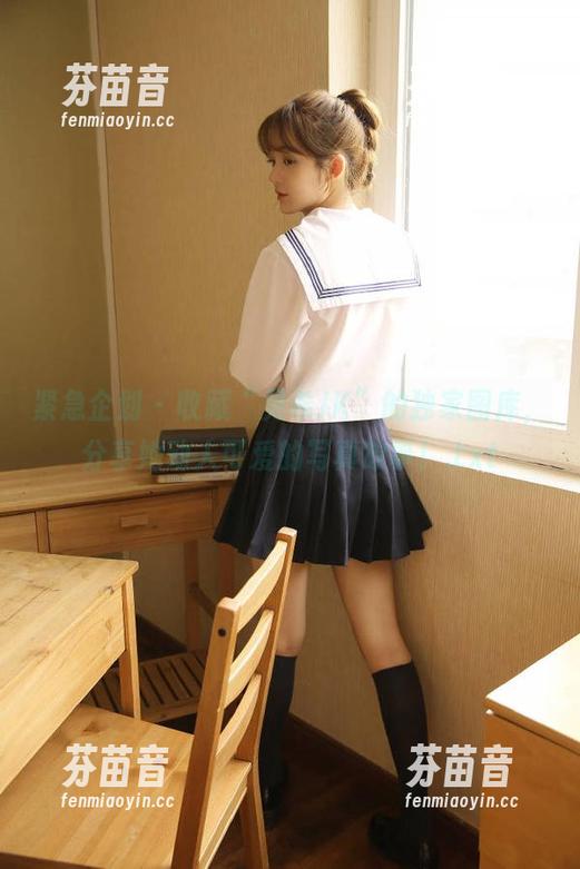 紧急企划 - 收藏“见希JK”的独家图库，分享她动人可爱的写真故事！.txt