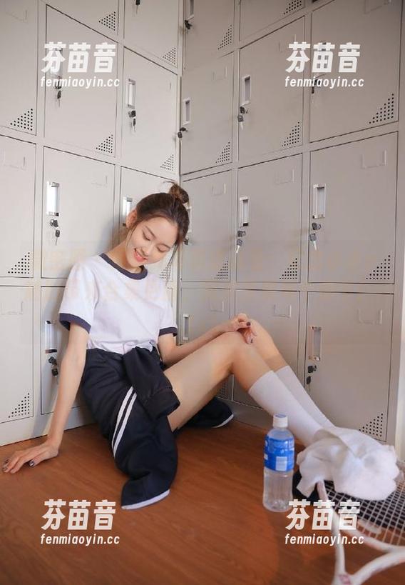 微密圈 - 童颜兔写真迷必看：纪念小小v随时带来合集更新，完美呈现每个细节！.txt