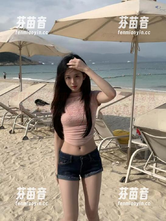 网红馆 - “萌琪琪Irene”眼镜风格写真原图全景曝光，完美图包助你轻松拥有！.txt