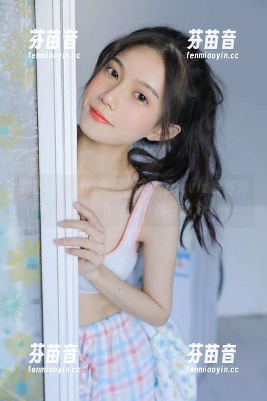 微密圈 - 精选美图：羊小雪juvia穿连体衣，展现青春活力与独特魅力.txt