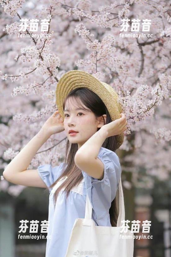 美媛馆 - Cris_卓娅祺红裙写真原图赏析，图集记录每个动人的瞬间.txt