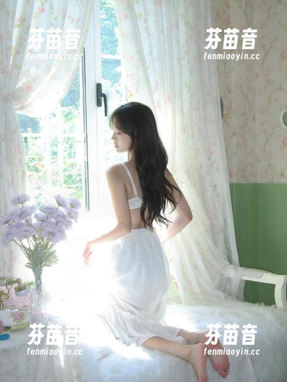 美媛馆 - Love陆瓷的丝袜艺术，原图和照片究竟谁才是真正的焦点？.txt