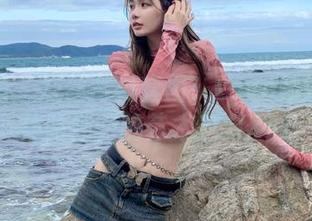 美媛馆 – 灰丝写真套图：Love陆瓷带您体验独特的艺术魅力.txt
