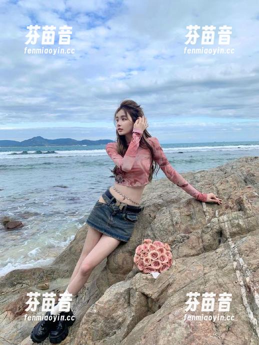 美媛馆 - 灰丝写真套图：Love陆瓷带您体验独特的艺术魅力.txt