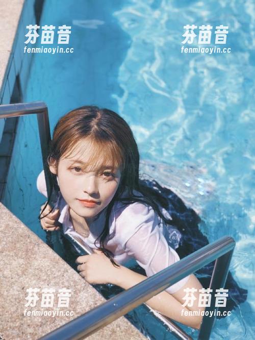 美媛馆 - 探秘vetiver嘉宝贝儿的白色私拍原图：让我们一起欣赏这份纯真与优雅.txt