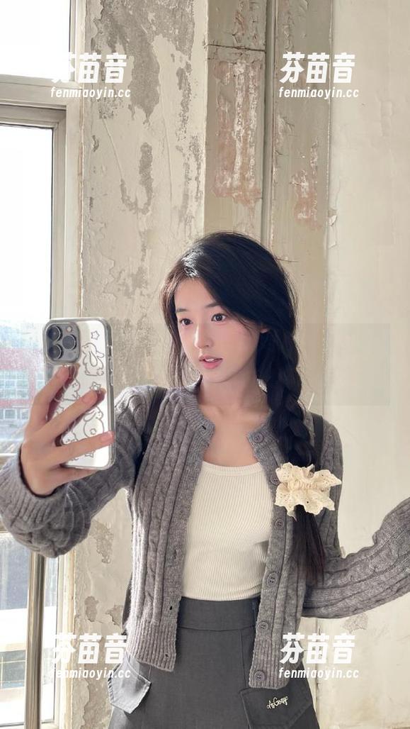 美媛馆 - 伊小七MoMo的泳衣写真，美丽而自由，免费下载领略她的魅力！.txt